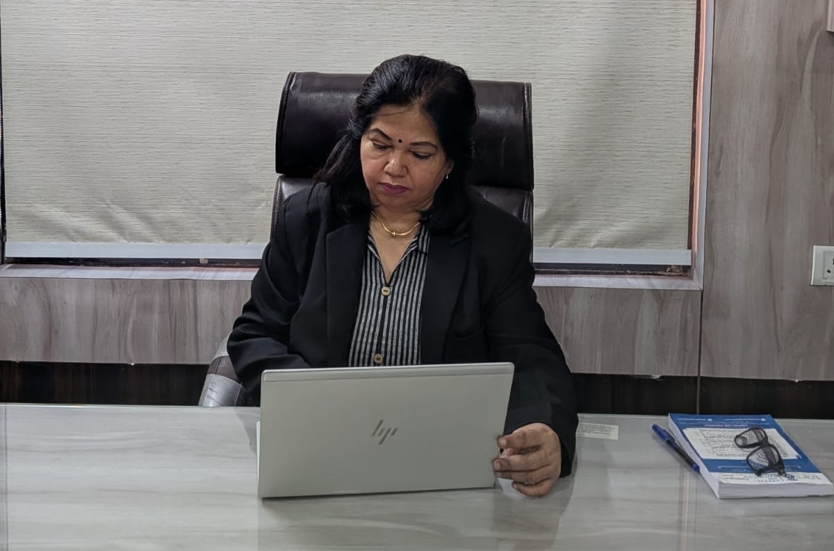 Adv. Poonam Rani Singh - Legal Advocate Dwarka Delhi